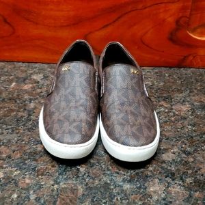 Michael Kors brown logo sneaker sz 7.5